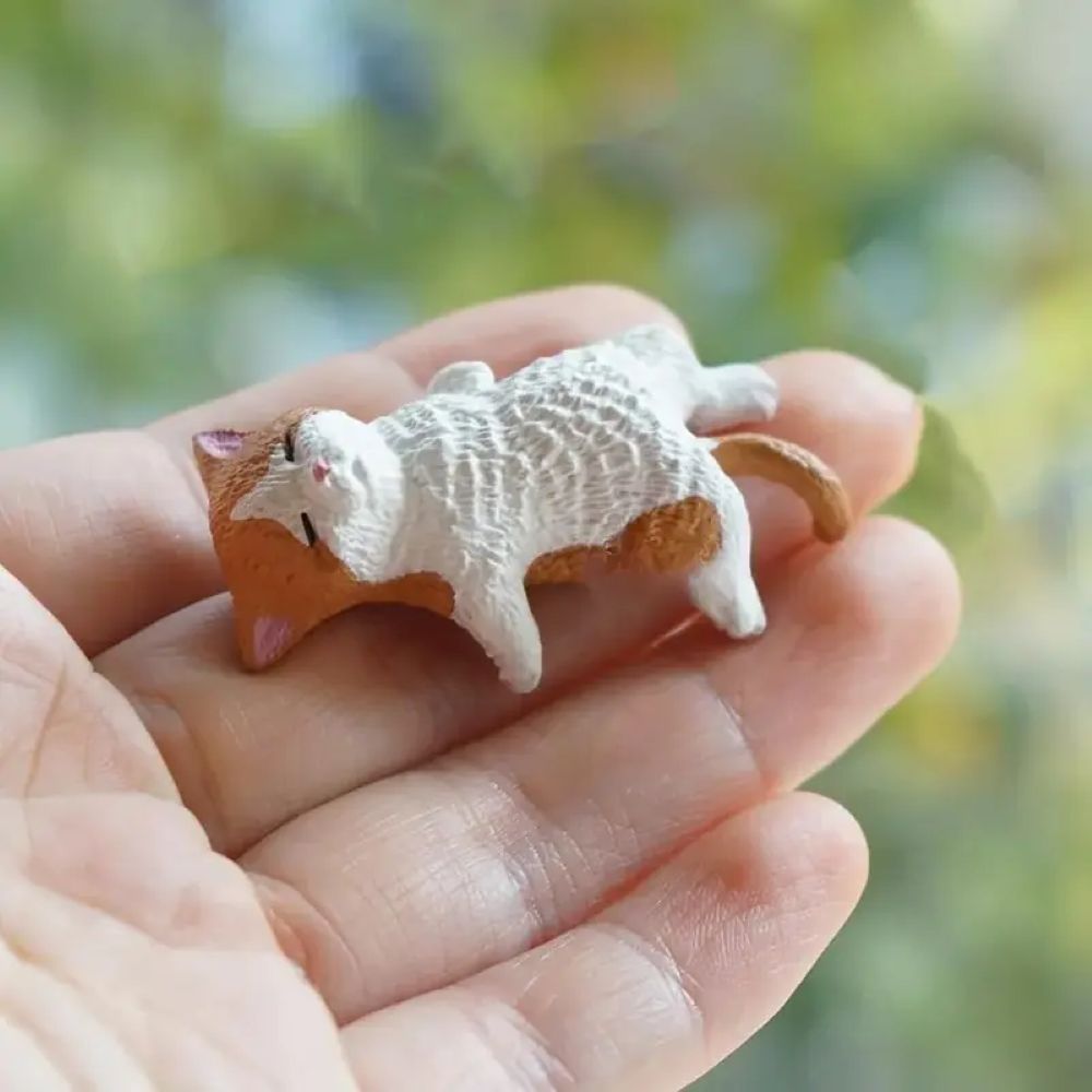 Hand-Painted Mini Cat Desk Figurines - 1 set (5 cats)