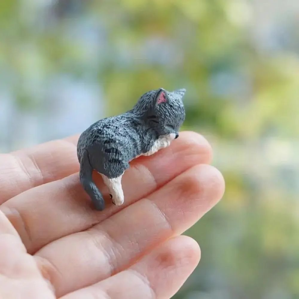 Hand-Painted Mini Cat Desk Figurines - 1 set (5 cats)